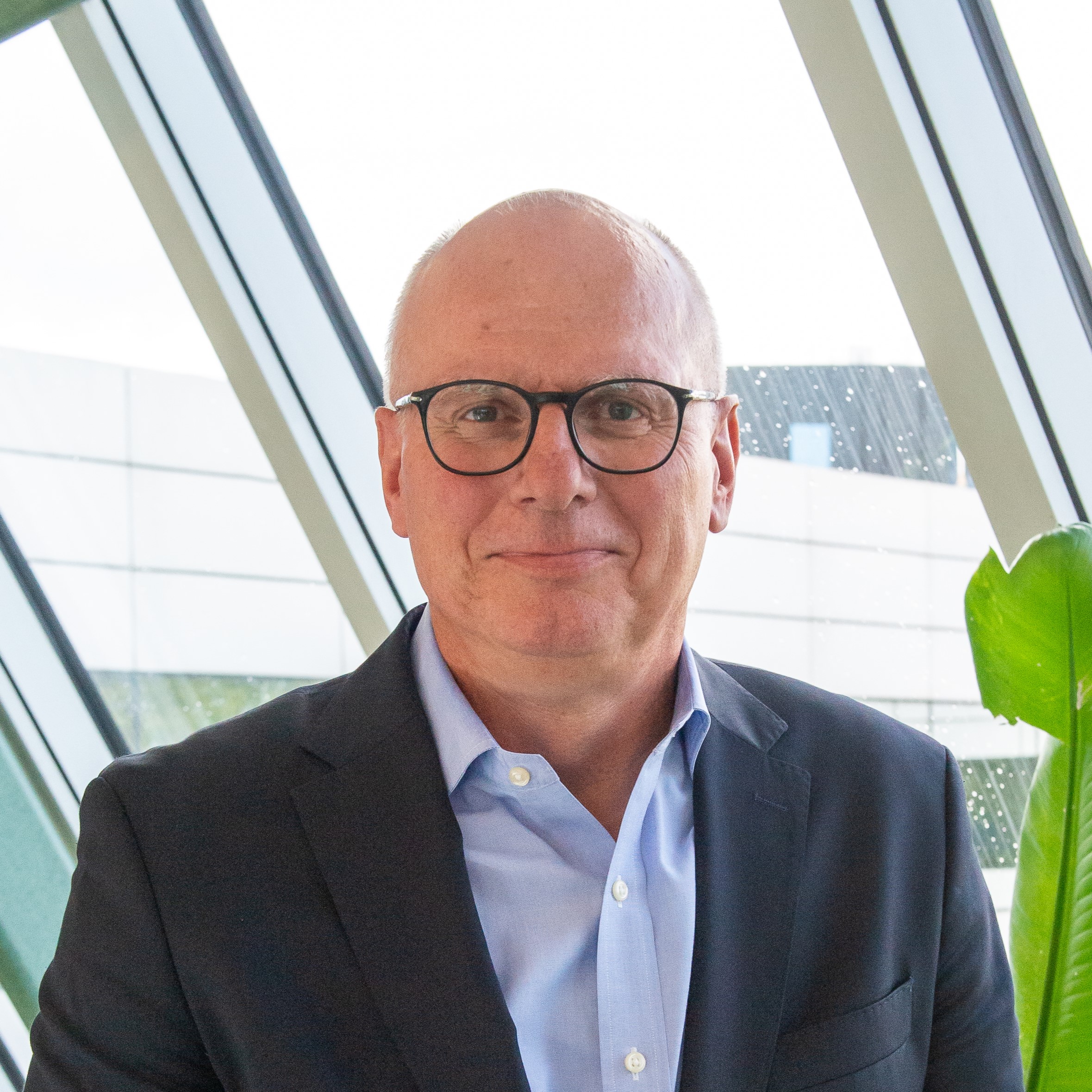 Dr. Klaus MEIER 